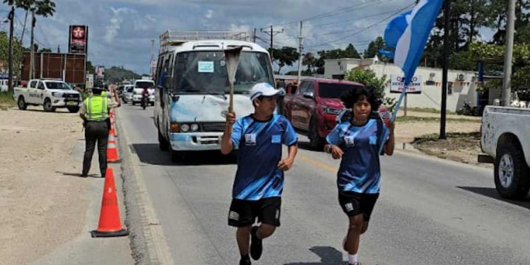 Antorcha Centroamericana ya recorre Guatemala con apoyo de Provial