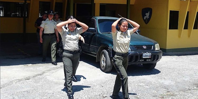 Simulacro permite al personal practicar cómo actuar ante un terremoto