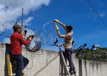 Refuerzan seguridad en perímetro del Aeropuerto La Aurora
