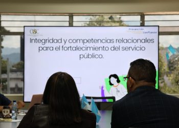 Capacitan a colaboradores de Udevipo en atención ciudadana y ética