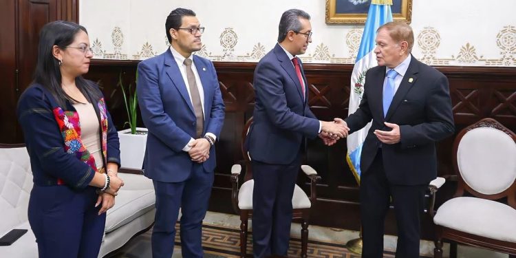 Congreso recibe proyecto de presupuesto enfocado en crecimiento económico e inversión social