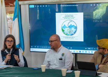 Mineduc promueve el diálogo ambiental sobre  las cuencas de Amatitlán y Atitlán en el Día de los Lagos