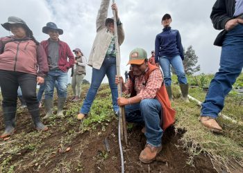 De la teoría a la práctica: técnicos aplican Keyline en Santiago Sacatepéquez
