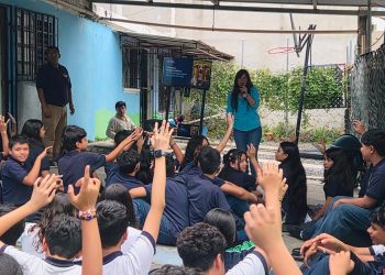 Estudiantes de Villa Nueva aprenden de bienestar y tenencia responsable de animales