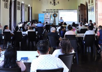 Personal salubrista de Retalhuleu amplía competencias sobre el Modelo de Atención Integral e Incluyente basado en Redes