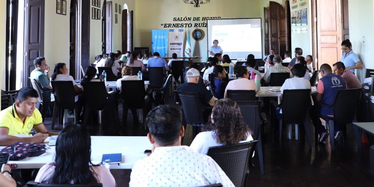 Personal salubrista de Retalhuleu amplía competencias sobre el Modelo de Atención Integral e Incluyente basado en Redes