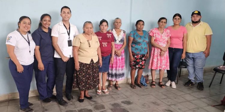 Comadronas amplían conocimientos para acompañar embarazos seguros en Zacapa