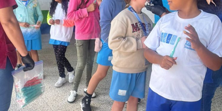 Escolares de 68 escuelas reciben aplicación de flúor en Santa Catarina Mita, Jutiapa