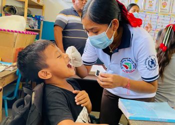 Vacunación, desparasitación y salud bucal llegan a escolares de Sayaxché, Petén