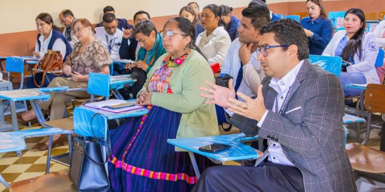 Equipos de salud coordinan acciones en cobertura de salud materna en Quetzaltenango