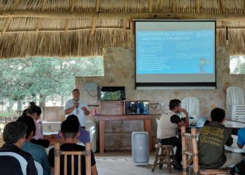 Desarrollan capacitación sobre manipulación adecuada de alimentos en Santa Ana, Petén