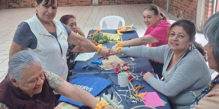 Espacios de escucha y autocuidado promueven la salud mental de las mujeres en Santa Elena III, zona 18