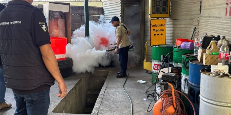 Nebulización en espacios laborales de la capital fortalece la prevención de enfermedades vectoriales