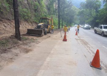 Retiran derrumbes en ruta Santa Lucía Milpas Altas-Antigua Guatemala