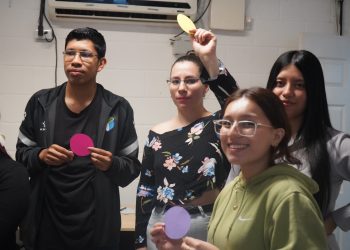 Trabajadores aprenden con empatía para una atención inclusiva