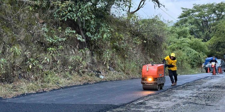 Mantenimiento vial mejora condiciones de circulación en Baja Verapaz