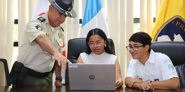 Transportistas de Retalhuleu reciben orientación sobre el Sistema Limitador de Velocidad