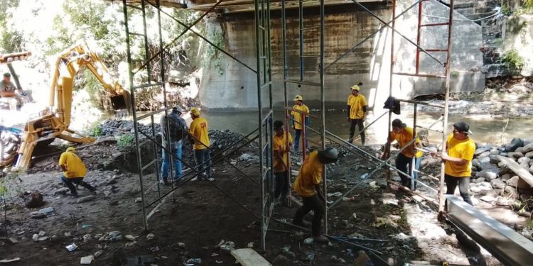 Continúan los trabajos de reforzamiento del puente La Palmilla en Zacapa