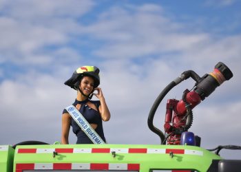 Miss World Guatemala conoce el trabajo de los bomberos del AILA