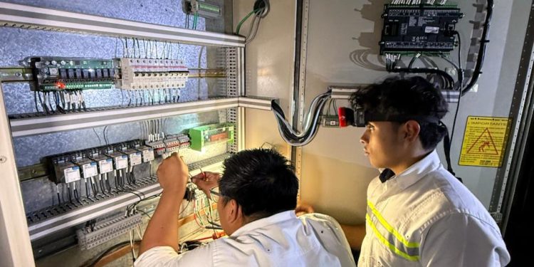 Personal del AILA fortalece conocimientos en electricidad con apoyo de Intecap