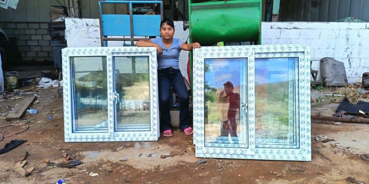 Familias de Jocotán reciben materiales para construir su vivienda