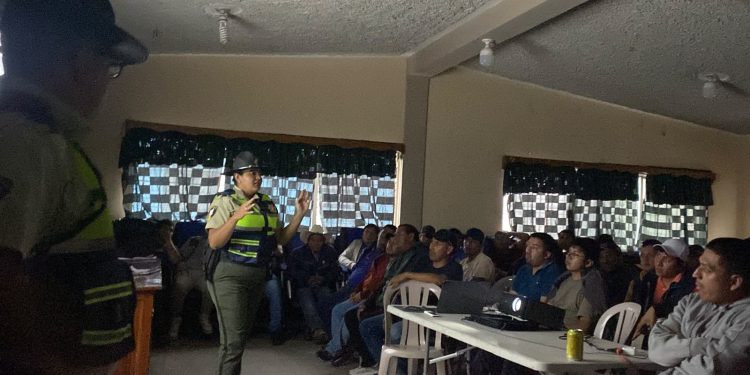 Transportistas de San Martín Sacatepéquez reciben capacitación sobre el Sistema Limitador de Velocidad