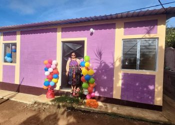 Familias de Chimaltenango reciben las llaves de su casa propia
