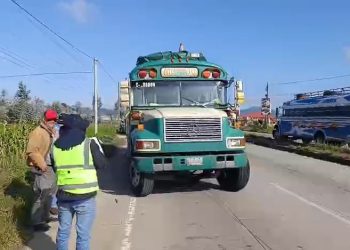 Operativo conjunto verifica 50 buses para fortalecer la seguridad de los usuarios en carretera