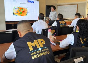Personal del MP en el Aeropuerto La Aurora fortalece el uso de equipos de Rayos X con apoyo de AVSEC