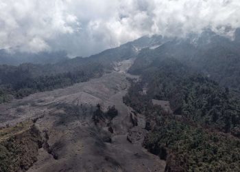 Caída de ceniza fina afectará a comunidades del flanco oeste del Volcán de Fuego