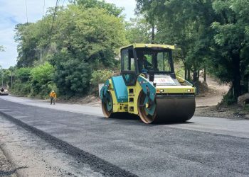 Trabajos de mantenimiento recuperan la carretera en Gualán, Zacapa