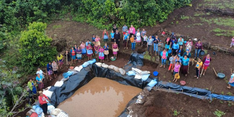 Familias de Jalapa implementan prácticas de conservación de suelo y agua