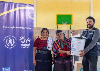 Más de 1 mil 600 familias de Huitán, Quetzaltenango, reciben filtros purificadores de agua