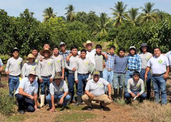Fortalecen la educación agrícola media con avances formativos en el suroccidente del país