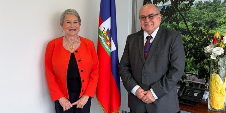 Embajador de Guatemala se reúne con delegada de Haití ante la UNESCO