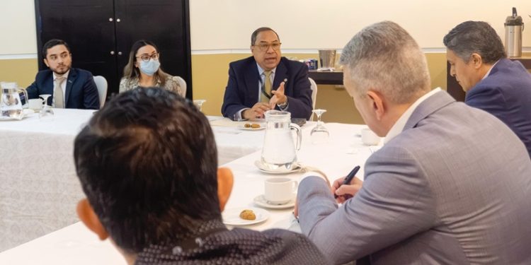 Guatemala busca fortalecer alianza con Target durante feria de VESTEX