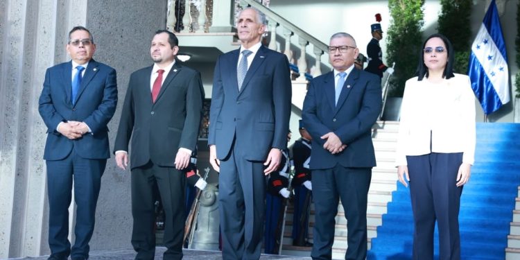 Guatemala participa en acto oficial por el Día de la Bandera de Honduras