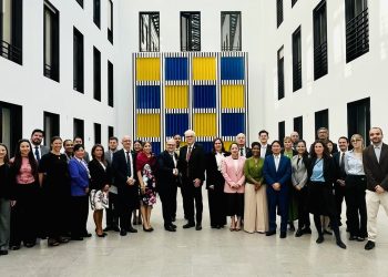 Embajador de Guatemala participa en diálogo sobre movilidad laboral y protección de trabajadores en Alemania
