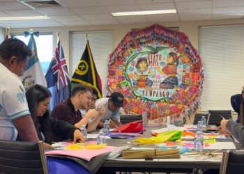 Embajada en Australia comparte la tradición de los barriletes con estudiantes universitarios