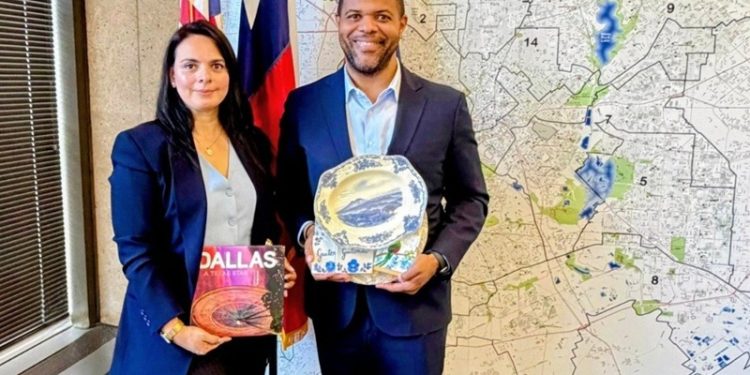 Cónsul de Guatemala se reúne con el alcalde de Dallas