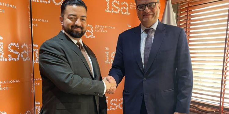 Embajador de Guatemala en India se reúne con el director general de la Alianza Solar Internacional