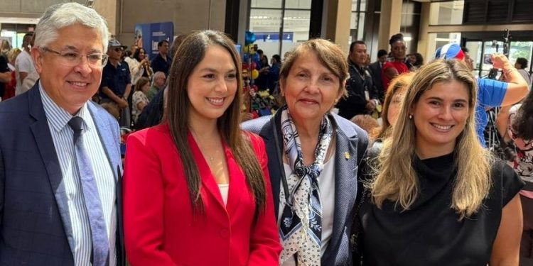 Cónsul general de Guatemala en Miami participa en apertura del Mes de la Herencia Hispana