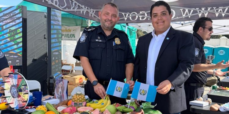 Consejería Comercial de Guatemala asiste al 13.° Festival del Banano en California