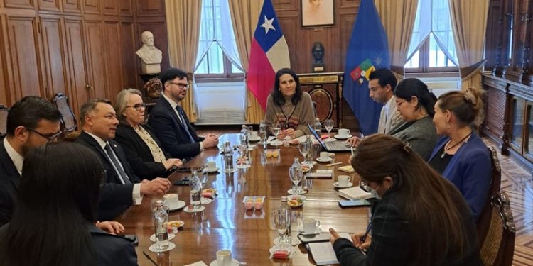Guatemala y la Universidad de Chile exploran alianza académica y cultural