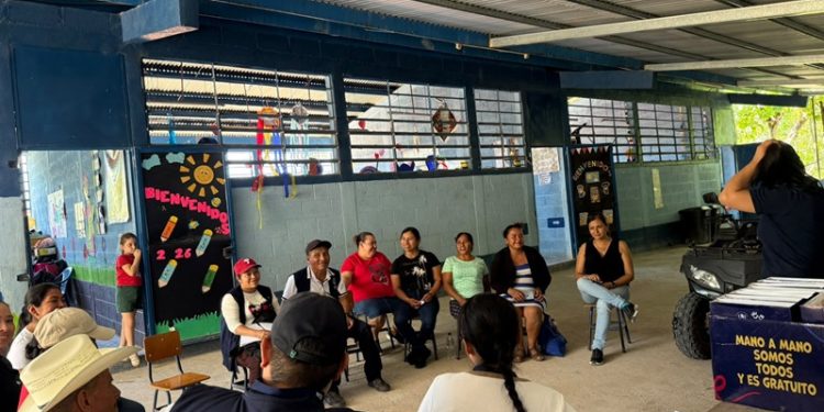 Mano a Mano articula a líderes comunitarios y servicios de salud en Camotán