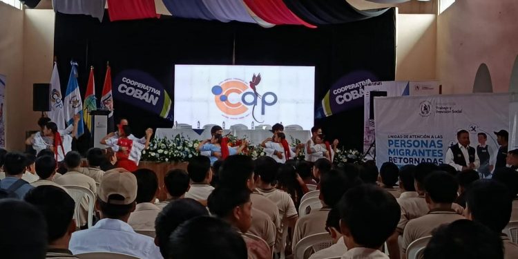 Visitantes de la feria ExpoCAP, San Pedro Carchá, amplían conocimientos sobre los servicios de sallud y bienestar