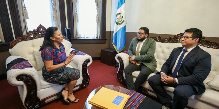 Ministra de Trabajo cumple con asistir a citación de interpelación