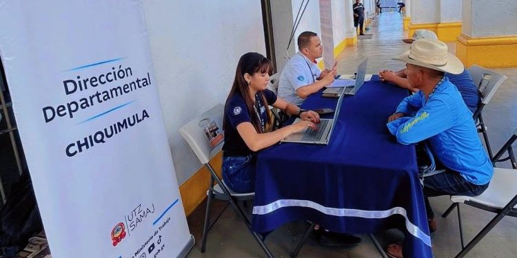 Mintrab realiza kiosco de Empleo en Chiquimula