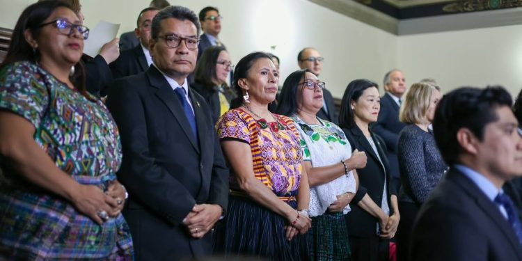 Ministra de Trabajo participa en Sesión Solemne del Congreso de la República