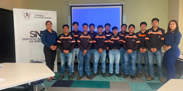 Mintrab brinda orientación laboral a 178 jóvenes
